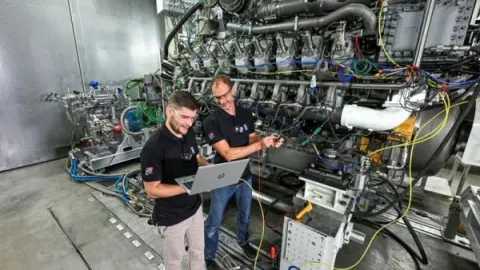 Rolls-Royce successfully tests first pure methanol marine engine Rolls-Royce successfully tests first pure methanol marine engine