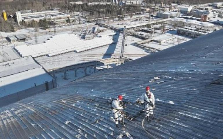 Workers on the roof of the shelter after the drone strike 